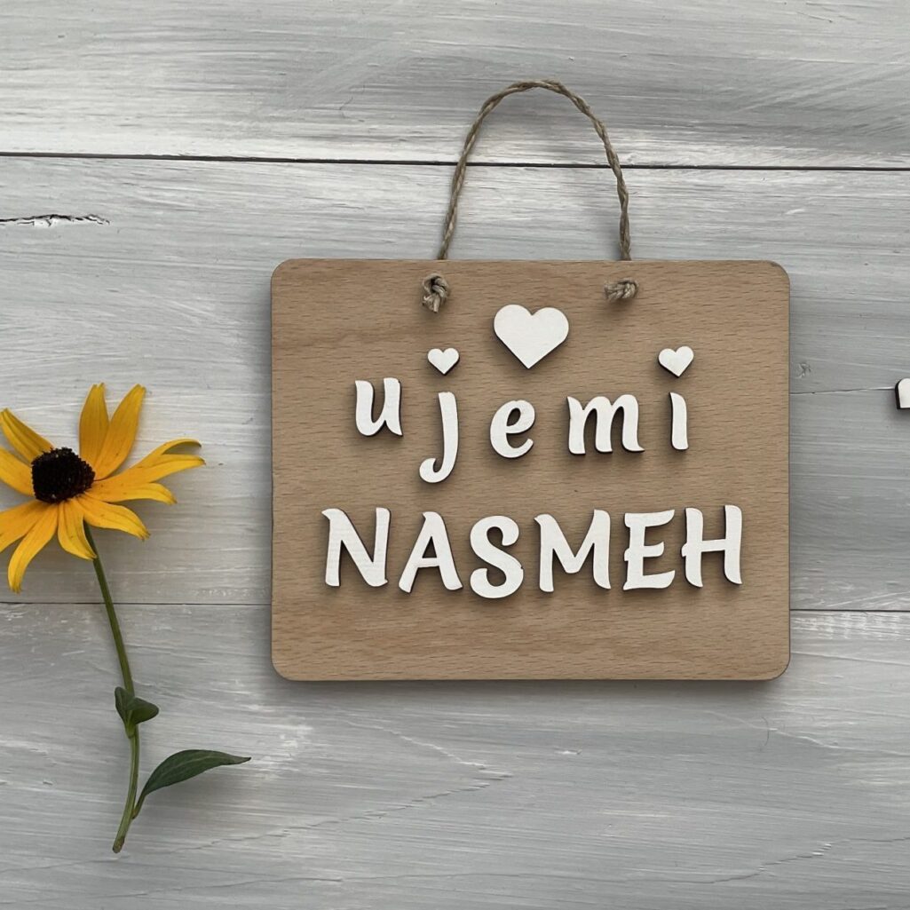 Lesena tablica »Ujemi nasmeh«