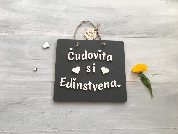 Personalizirana lesena tablica »Čudovita si, edinstvena« - Image 3