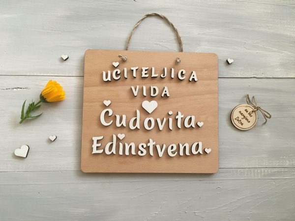 Personalizirana lesena tablica »Čudovita si, edinstvena«