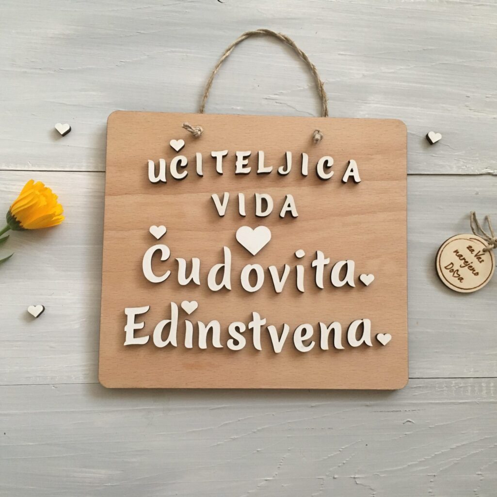 Personalizirana lesena tablica »Čudovita si, edinstvena«