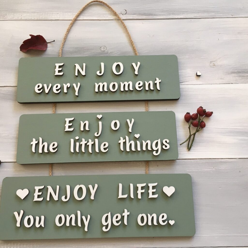 Tablica na vrvici «Enjoy every moment»