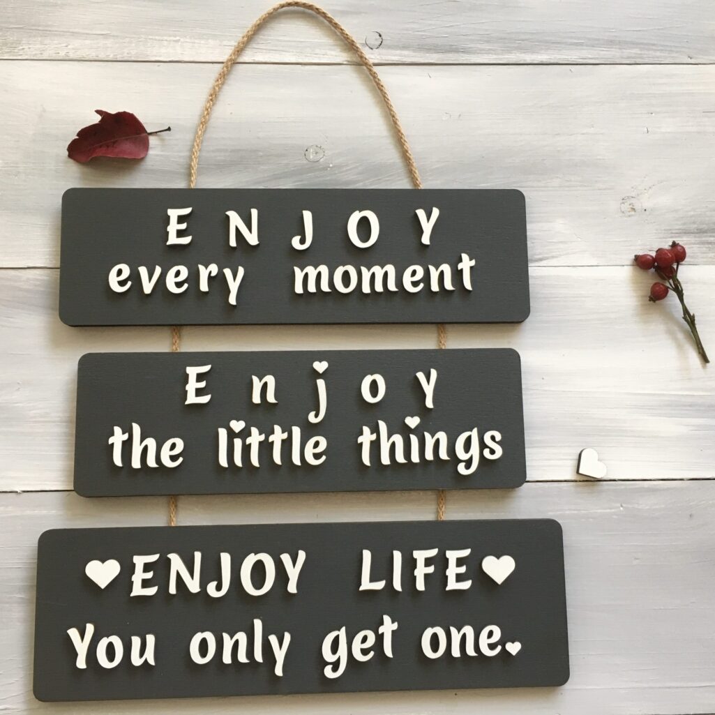 Tablica na vrvici «Enjoy every moment»